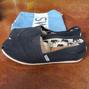 Tom’s causal shoes